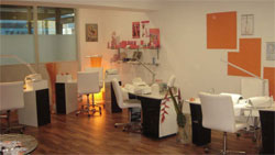 Kosmetik, Gesichtsbehandlung, Hydradermie, Liftosome, Handpflege, Augenbrauen zupfen, Augenbrauen